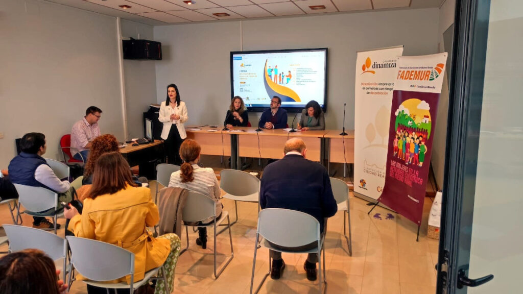 Cerca de 30 personas participaron en la 1ª Feria del Emprendimiento Social en el Campo de Calatrava