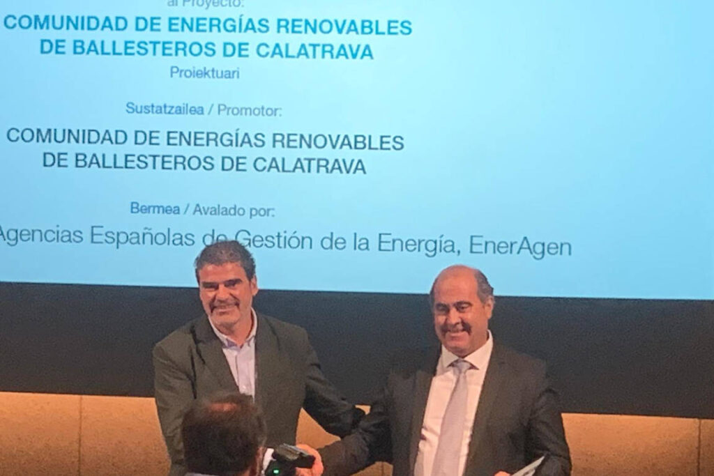 Entrega del premio al alcalde de Ballesteros de Calatrava