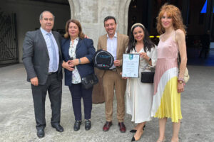 Entrega del premio al alcalde de Ballesteros de Calatrava