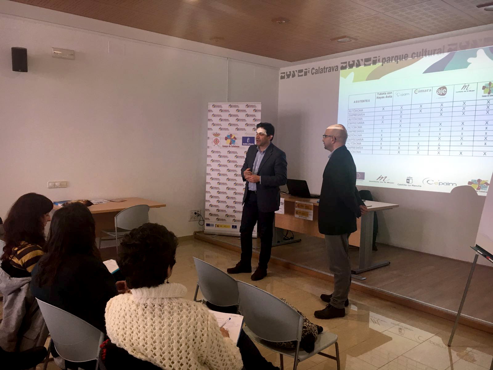 Miguel Angel Valverde anima a las alumnas del módulo “Campo de Calatrava: Adelante” a seguir con sus proyectos