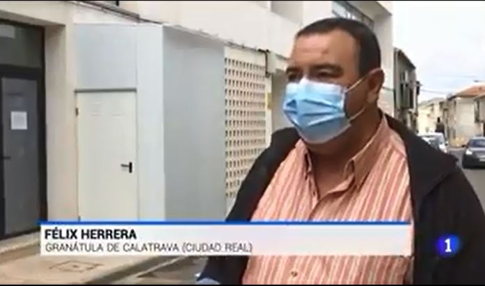 Éxito mediático de la caseta provisional de Granátula, que ha instalado el Ayuntamiento, para que los familiares puedan ver a sus mayores de la Residencia