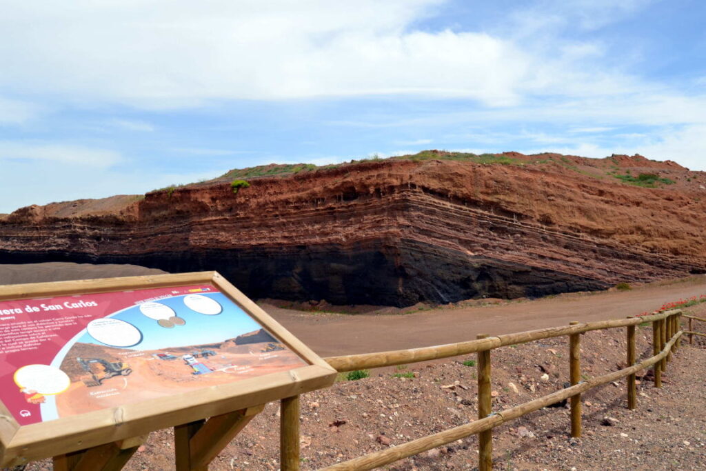 La AD Campo de Calatrava se reúne con la Dirección General del Medio Natural para interesarse por la situación del Volcán-Museo Cerro Gordo