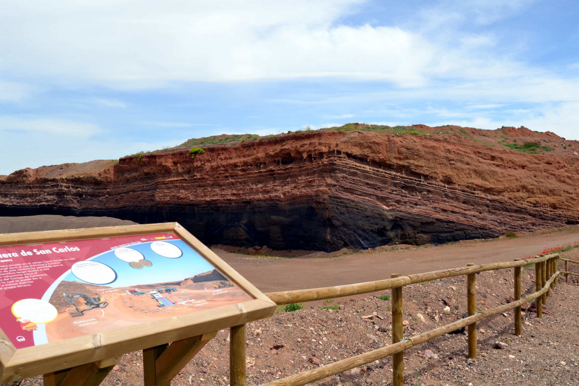 La AD Campo de Calatrava se reúne con la Dirección General del Medio Natural para interesarse por la situación del Volcán-Museo Cerro Gordo