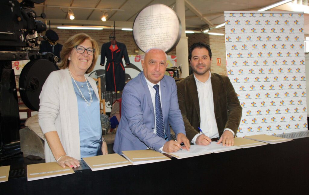 Firma ayuda LEADER representante ayuntamiento Aldea