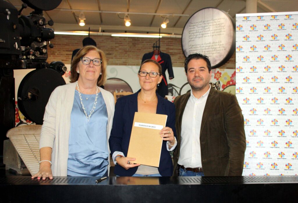 Firma ayuda LEADER representante ayuntamiento Villanueva San Carlos